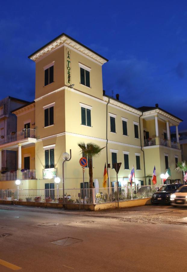 Hotel La Torre Rímini Exterior foto